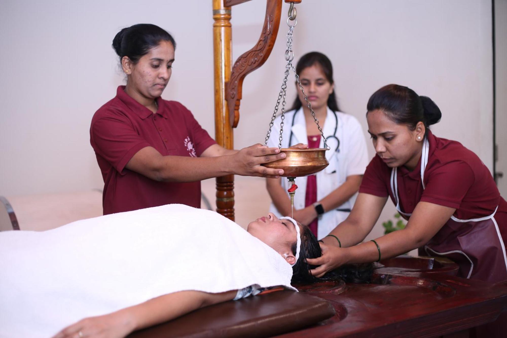 Готель Tapasya Health & Wellness Jaysingpur Екстер'єр фото