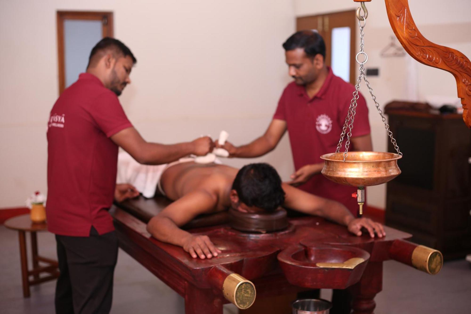 Готель Tapasya Health & Wellness Jaysingpur Екстер'єр фото